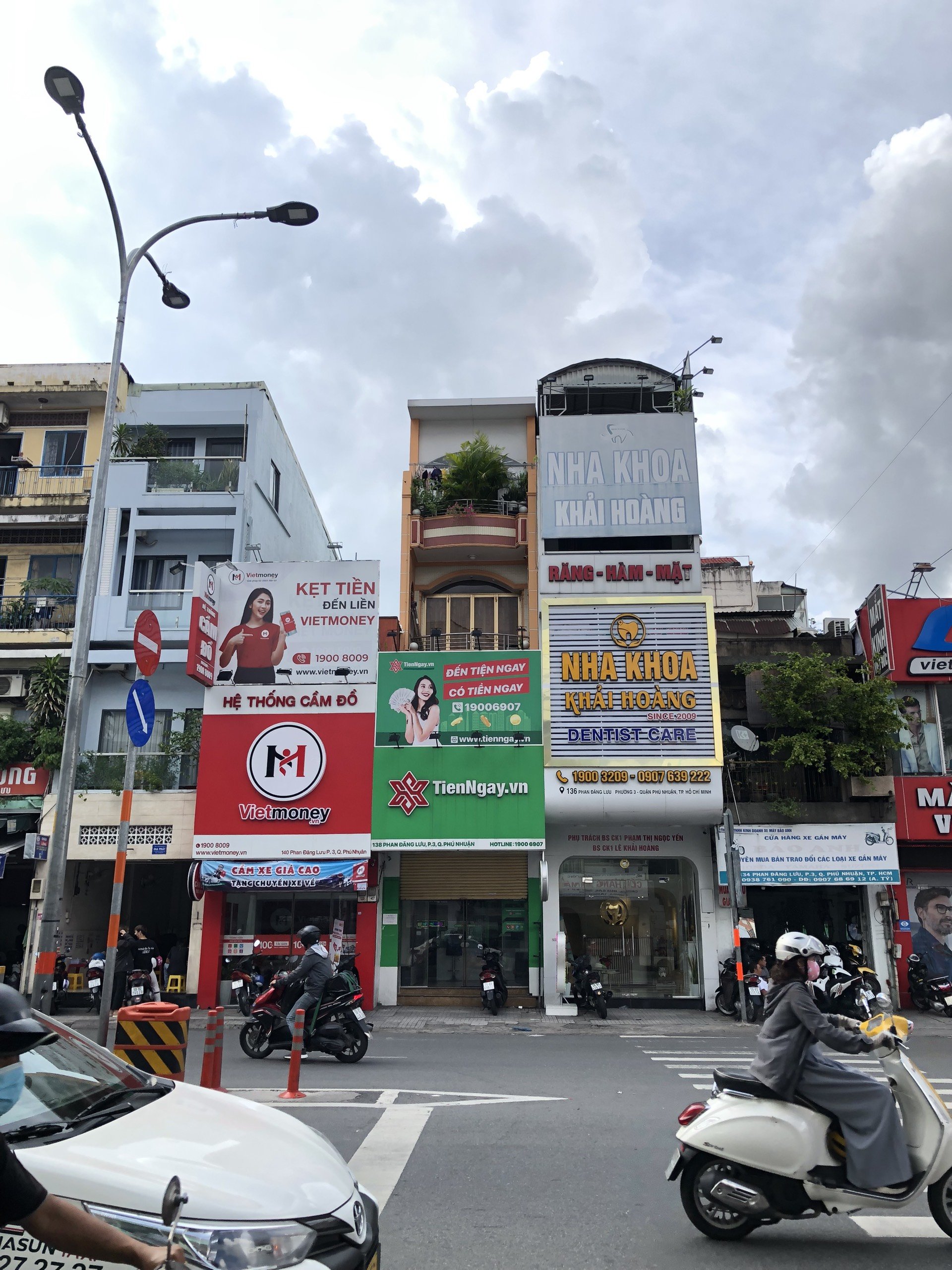Cho thuê mặt bằng lối đi riêng mặt tiền Phan Đăng Lưu , Phường 3 , Quận Phú Nhuận